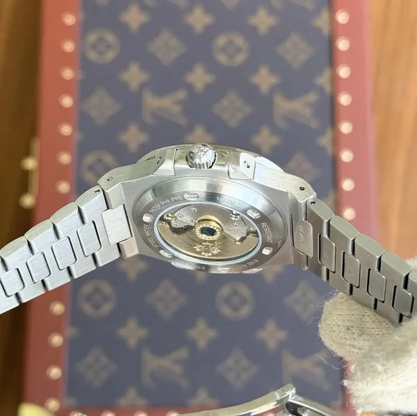 PATEK NAUTILUS (SUPERCLON) (SUIZO)
